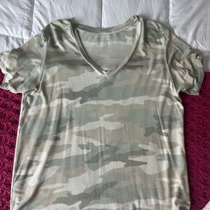 American Eagle Camouflage V-Neck Women's Top